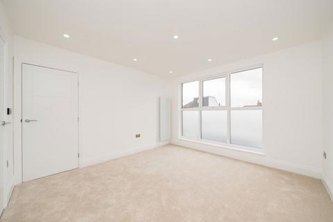 23 Glasbrook Avenue, Twickenham, TW2 6AH