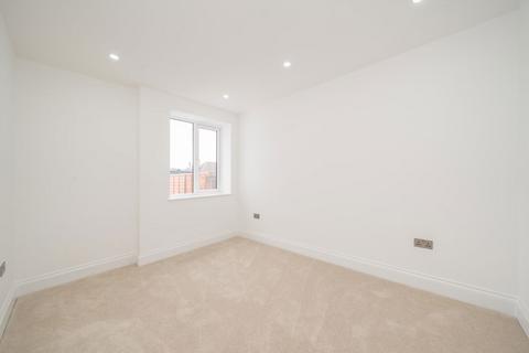 23 Glasbrook Avenue, Twickenham, TW2 6AH