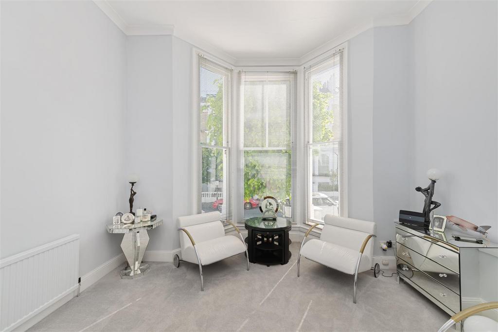 Flat 2, 10 Belsize Crescent Hi-2.jpg