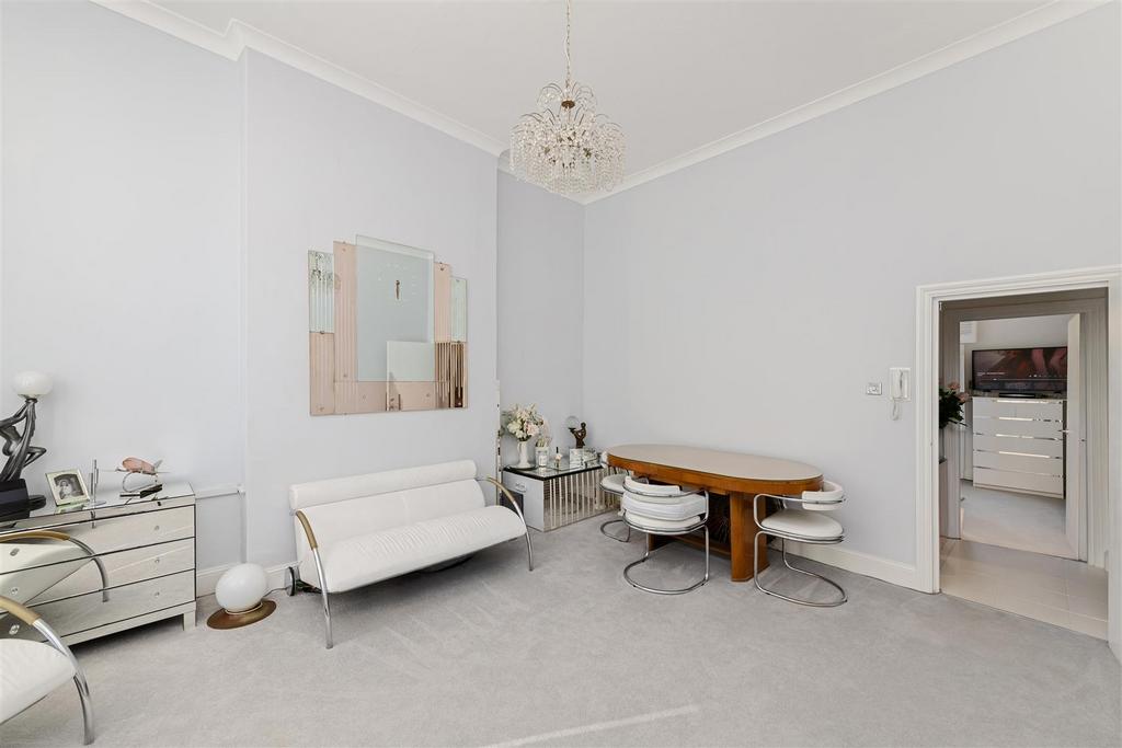 Flat 2, 10 Belsize Crescent Hi-3.jpg