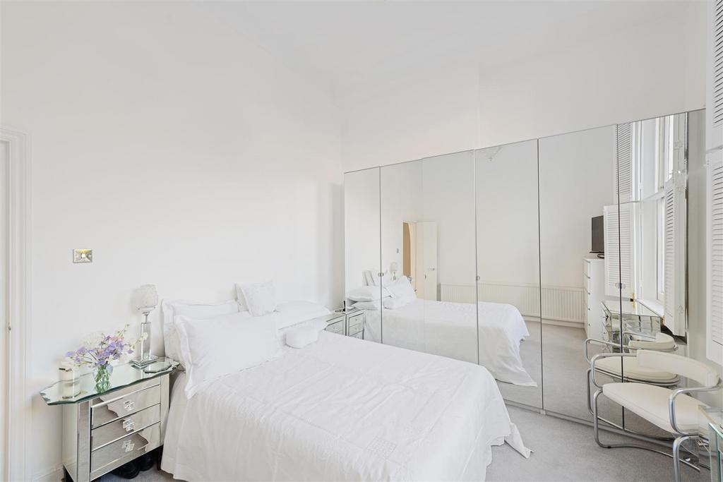 Flat 2, 10 Belsize Crescent Hi-6.jpg