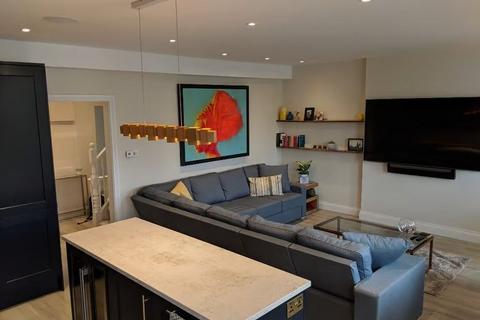 3 bedroom maisonette to rent, Cheam, London NW2