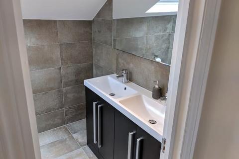 3 bedroom maisonette to rent, Cheam, London NW2