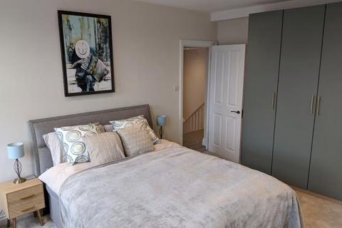 3 bedroom maisonette to rent, Cheam, London NW2