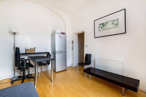 1 bedroom flat for sale, Gloucester Terrace, Lancaster Gate, London, W2