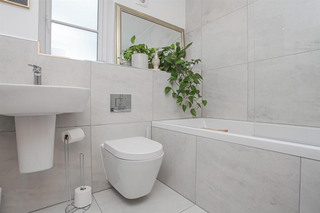 Bathroom 2.jpg