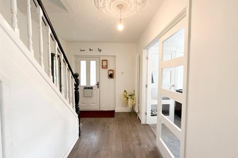 3 bedroom semi-detached house for sale, Woodlands, Throckley, NE15
