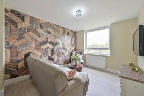 2 bedroom flat for sale, Willow Tree Close, Southfields, London, SW18