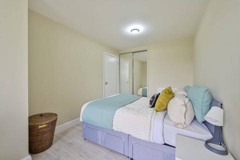 52 Willow Tree Close, London, SW18 3EL