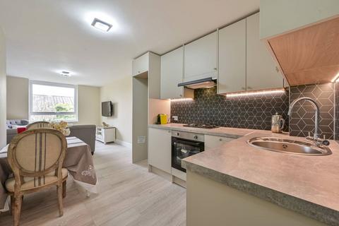 52 Willow Tree Close, London, SW18 3EL