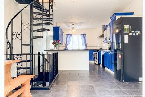 114 Elgar Road, Reading, RG2 0BN