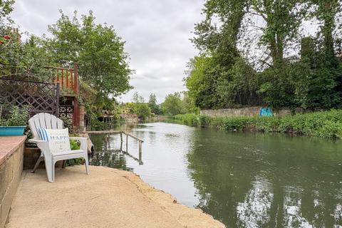 114 Elgar Road, Reading, RG2 0BN
