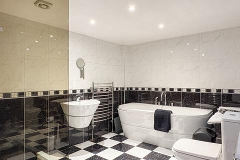 114 Elgar Road, Reading, RG2 0BN