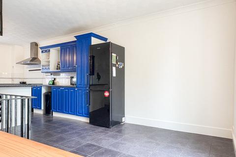 114 Elgar Road, Reading, RG2 0BN