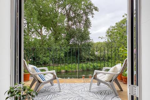 114 Elgar Road, Reading, RG2 0BN