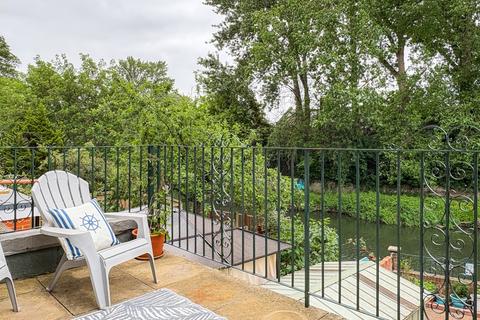 114 Elgar Road, Reading, RG2 0BN