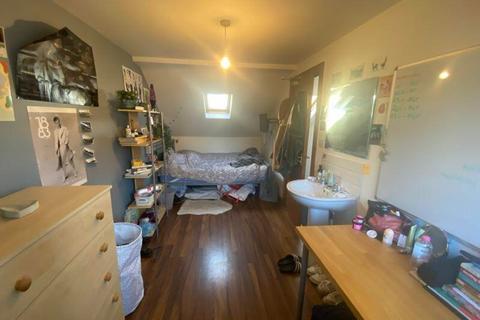 6 bedroom house to rent, Rolleston Drive, Nottingham NG7