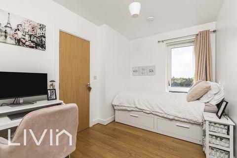 13 Watson Place, London, SE25 5EX