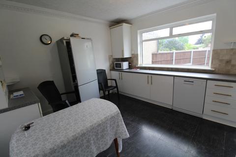 3 bedroom terraced house to rent, Strathmore Gardens, Hornchurch, Essex, RM12