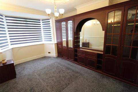 3 bedroom terraced house to rent, Strathmore Gardens, Hornchurch, Essex, RM12