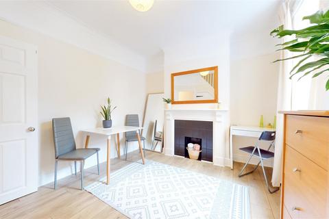3 bedroom house to rent, System Street, Cardiff CF24