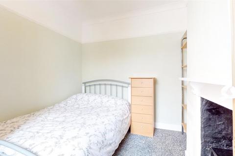 3 bedroom house to rent, System Street, Cardiff CF24