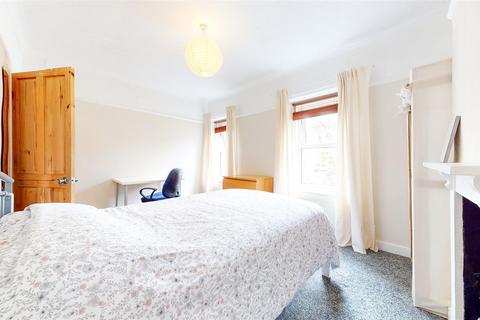 3 bedroom house to rent, System Street, Cardiff CF24