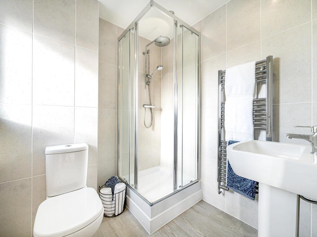 Ensuite.jpeg