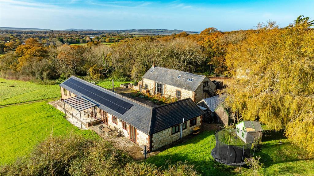 Swallow Cottage and Buzzard Barn
