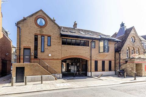 2 bedroom flat to rent, Clarence Street, Richmond TW9