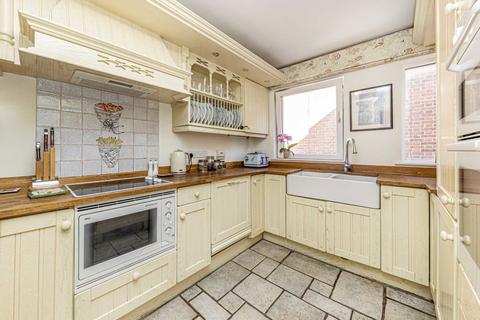 2 bedroom flat to rent, Clarence Street, Richmond TW9