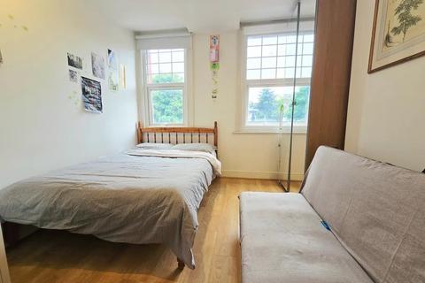 4 bedroom flat to rent, 3 Criterion Mews,
