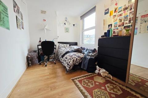 4 bedroom flat to rent, 3 Criterion Mews,