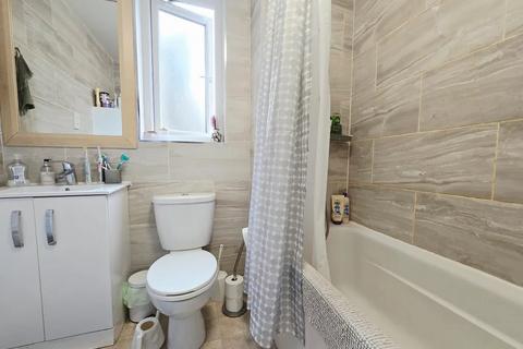 4 bedroom flat to rent, 3 Criterion Mews,