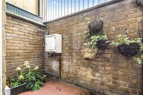 2 bedroom terraced house to rent, Ellesmere Road, Bow, London, E3