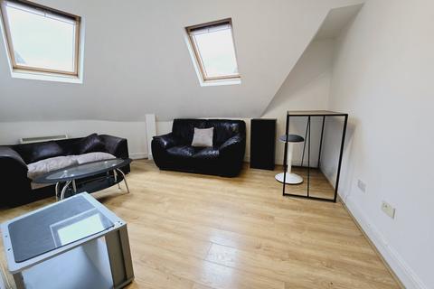 4 bedroom flat to rent, 3 Criterion Mews,