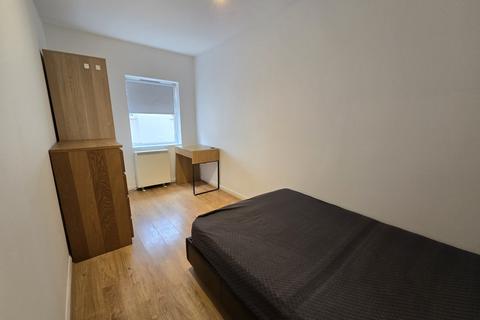 4 bedroom flat to rent, 3 Criterion Mews,