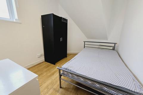 4 bedroom flat to rent, 3 Criterion Mews,