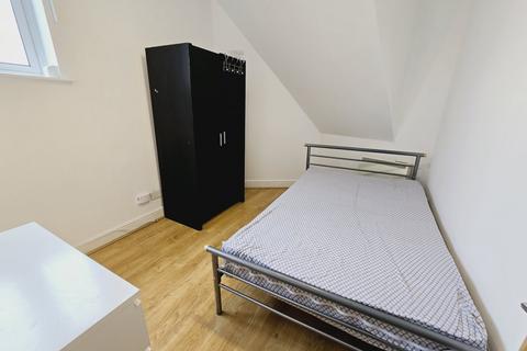 4 bedroom flat to rent, 3 Criterion Mews,