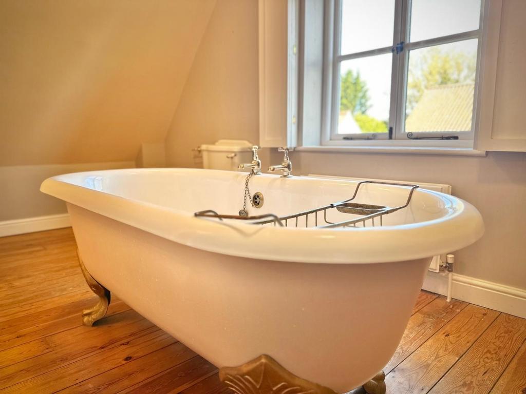 90b9e46a-1688-46be-ac36-97fecfdb5aba