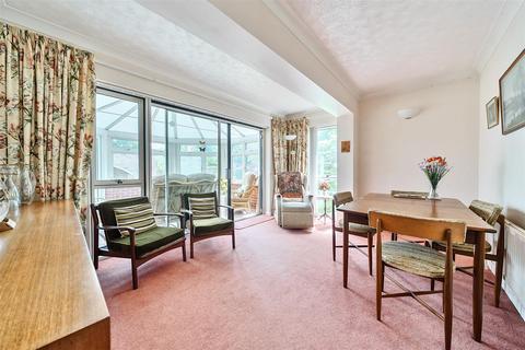 undefined, Falcon Avenue, Bedford