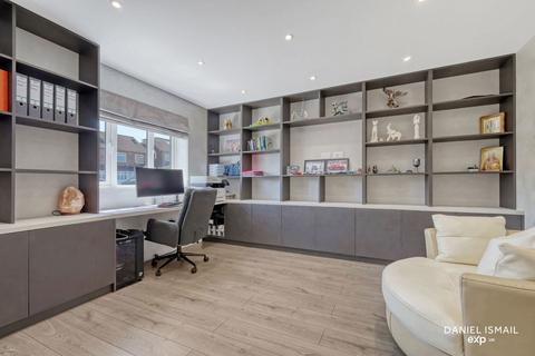 5 bedroom detached house for sale, Great Berry Lane, Basildon SS16