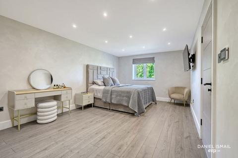 5 bedroom detached house for sale, Great Berry Lane, Basildon SS16
