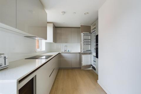3 bedroom flat to rent, Weymouth Building Se17