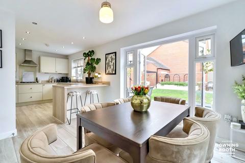 34 Violet Walk, Fradley, Lichfield, WS13 8TU