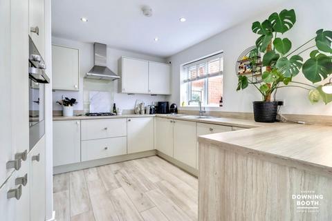 34 Violet Walk, Fradley, Lichfield, WS13 8TU