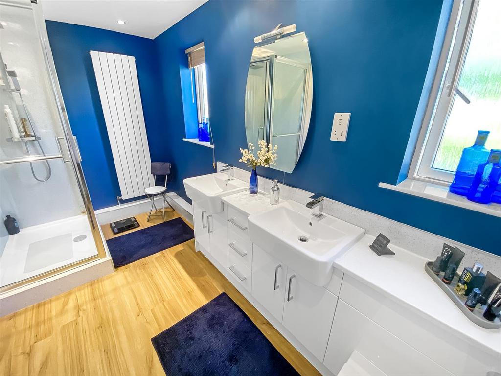 En-Suite Shower Room/WC