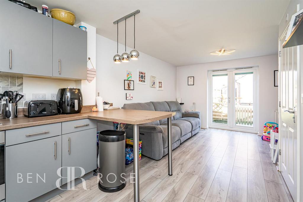 Kitchen / Lounge