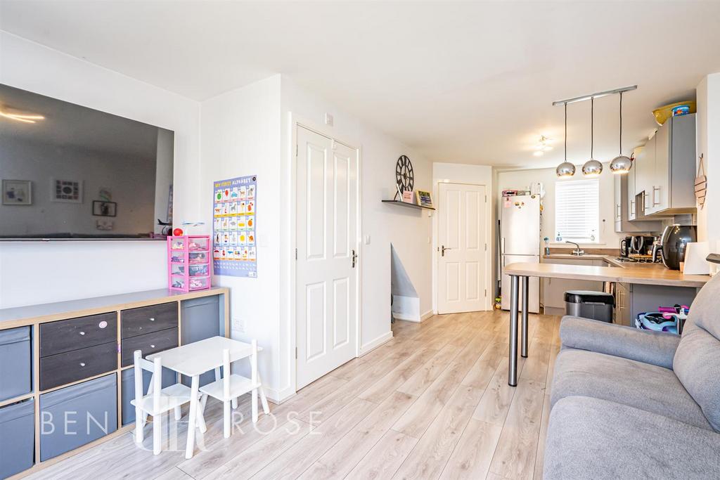 Kitchen / Lounge
