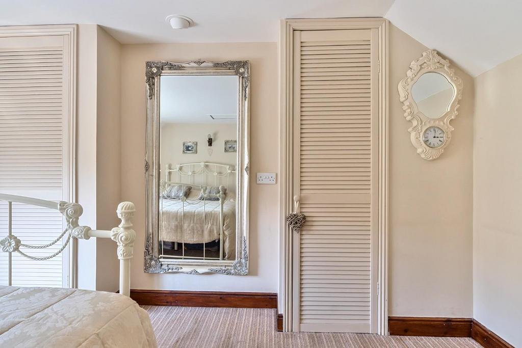 Bedroom 1 wardrobes.jpg